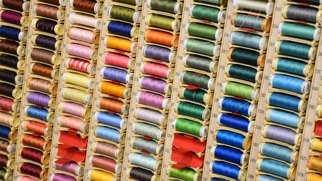 Pourquoi la couture sauve vos vêtements (et votre portefeuille)